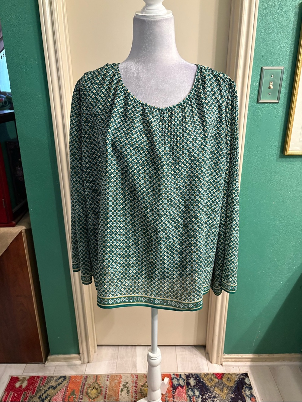 Max Studio Green Patterned Long-Sleeve Peasant Top with Bell Sleeves